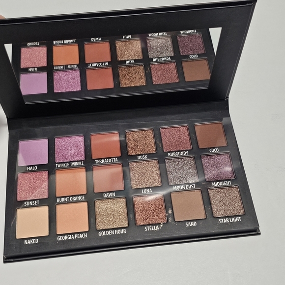 Kab Cosmetics Other - NEW KAB Cosmetics Day And Night Eyeshadow Palette